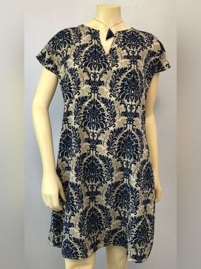 Women's Short Sleeve V-Neck Tunic Dress in Navy and Beige